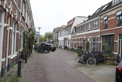 914263 Gezicht in de Lombokstraat te Utrecht, uit het noorden.